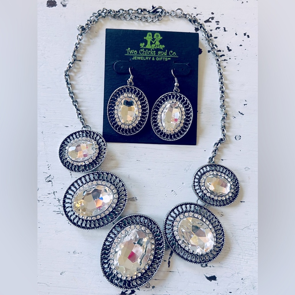 Two Chicks & Co. Jewelry Set NWT!